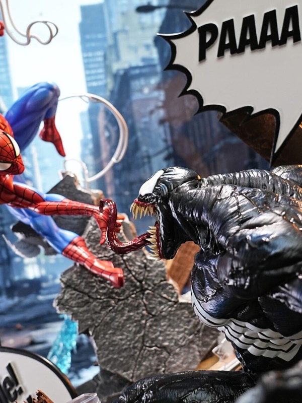 27 Prison Studio – Spider-Man vs Venom