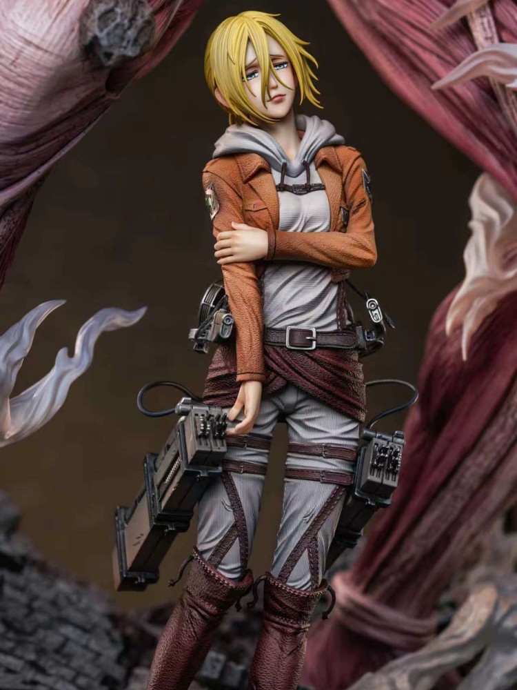 Hertz - Annie and Female Titan