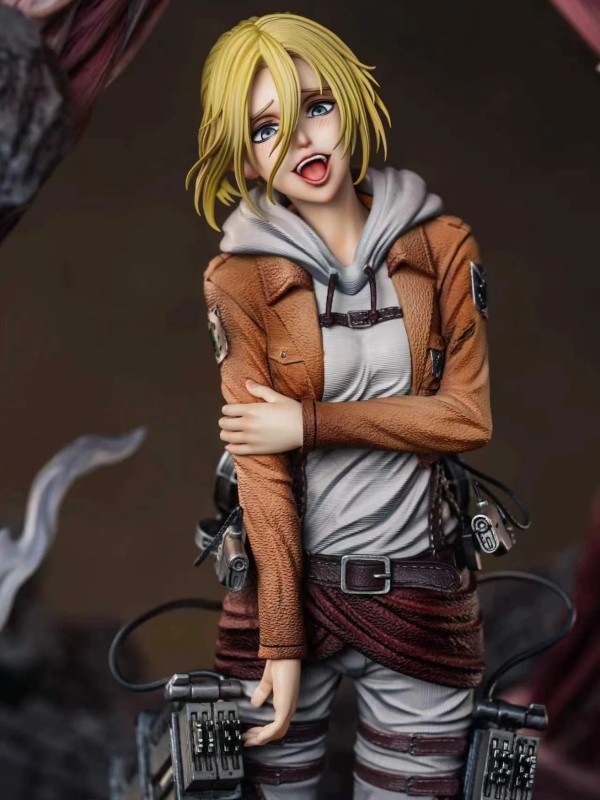Hertz - Annie and Female Titan